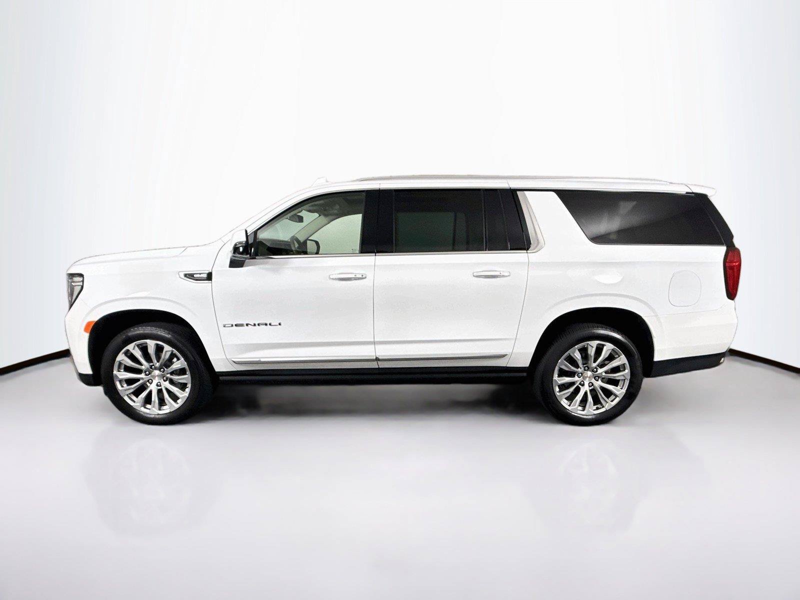 Used 2024 GMC Yukon XL Denali AWD/4WD image 14