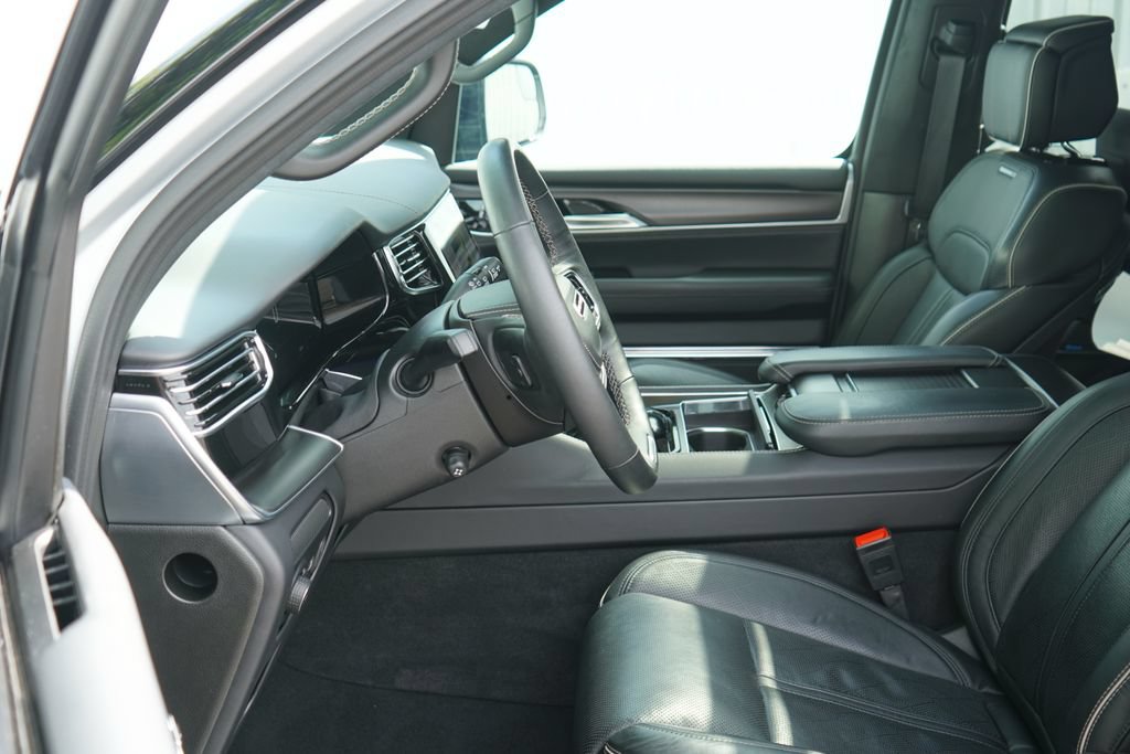 Used 2025 Jeep Grand Wagoneer L Series II Obsidian w/ Quick Order Packagew 28T AWD/4WD image 14