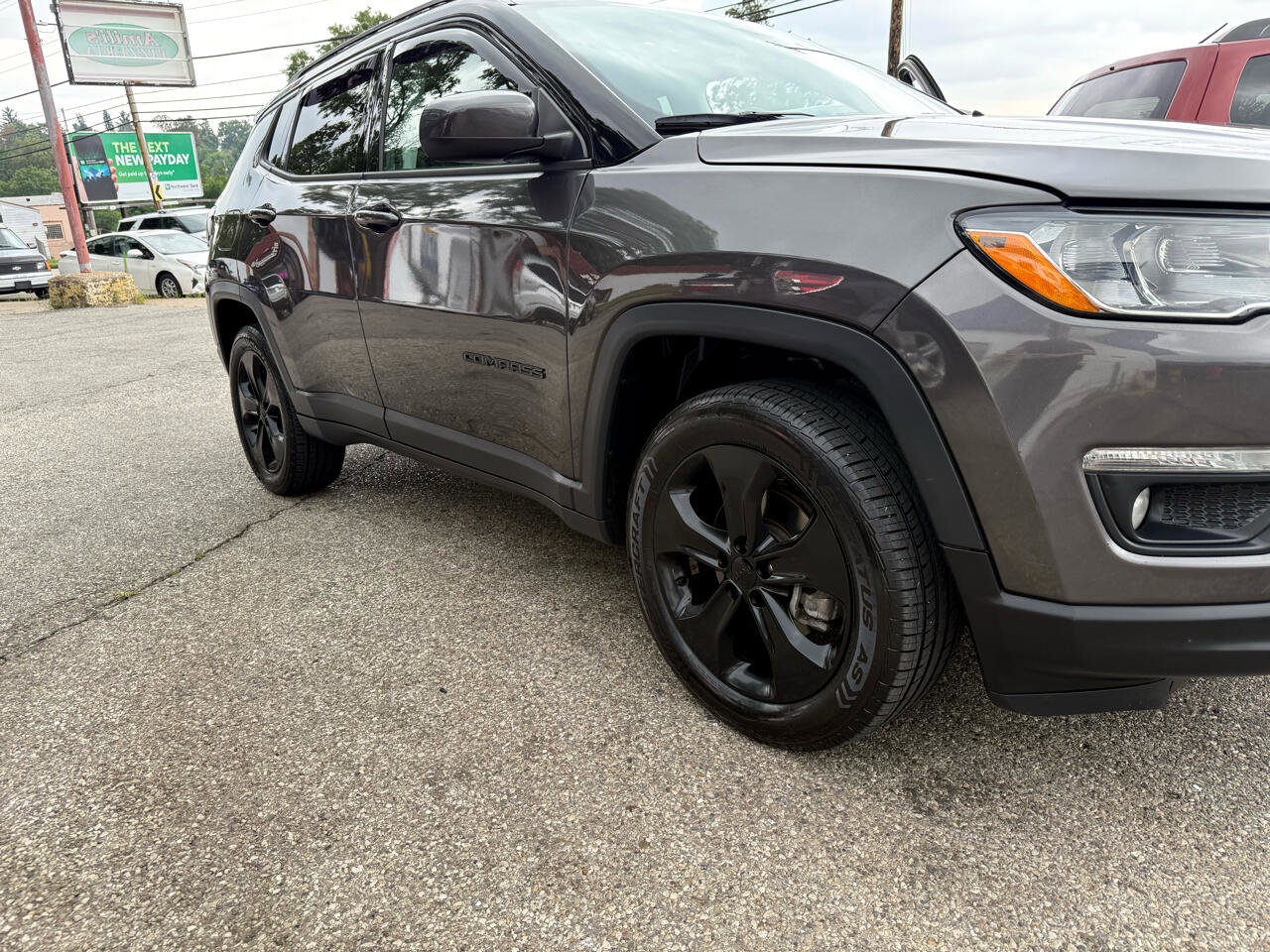 Used 2019 Jeep Compass Latitude image 2