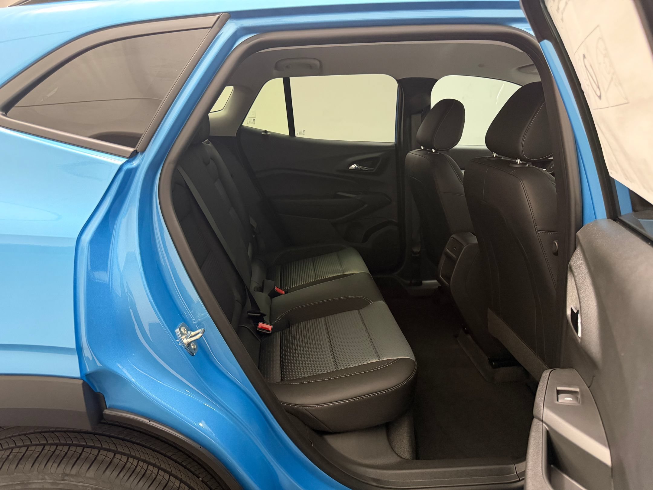 New 2026 Chevrolet Trax LT w/ Midnight Edition FWD image 28