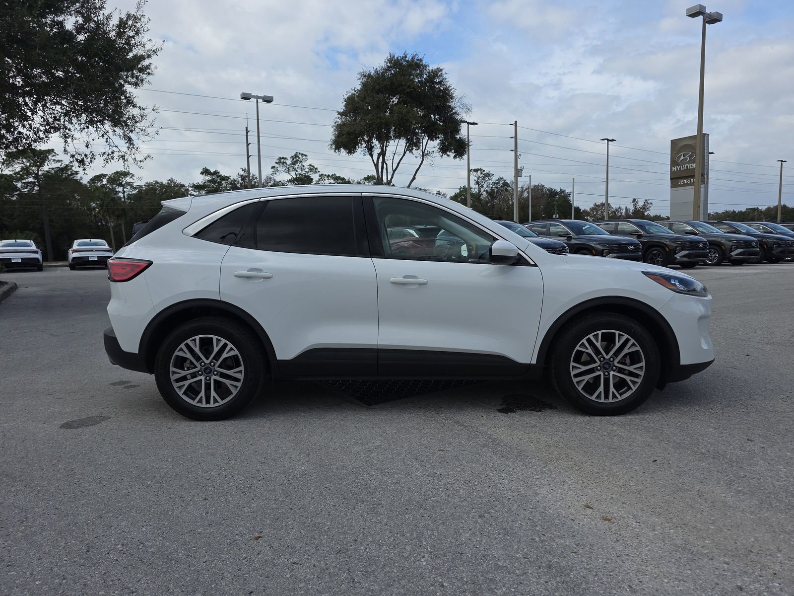 Used 2022 Ford Escape SEL image 2