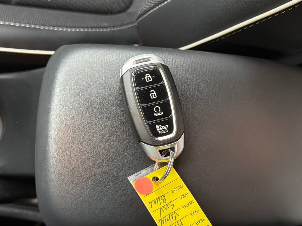 Used 2025 Hyundai Venue Limited FWD image 28