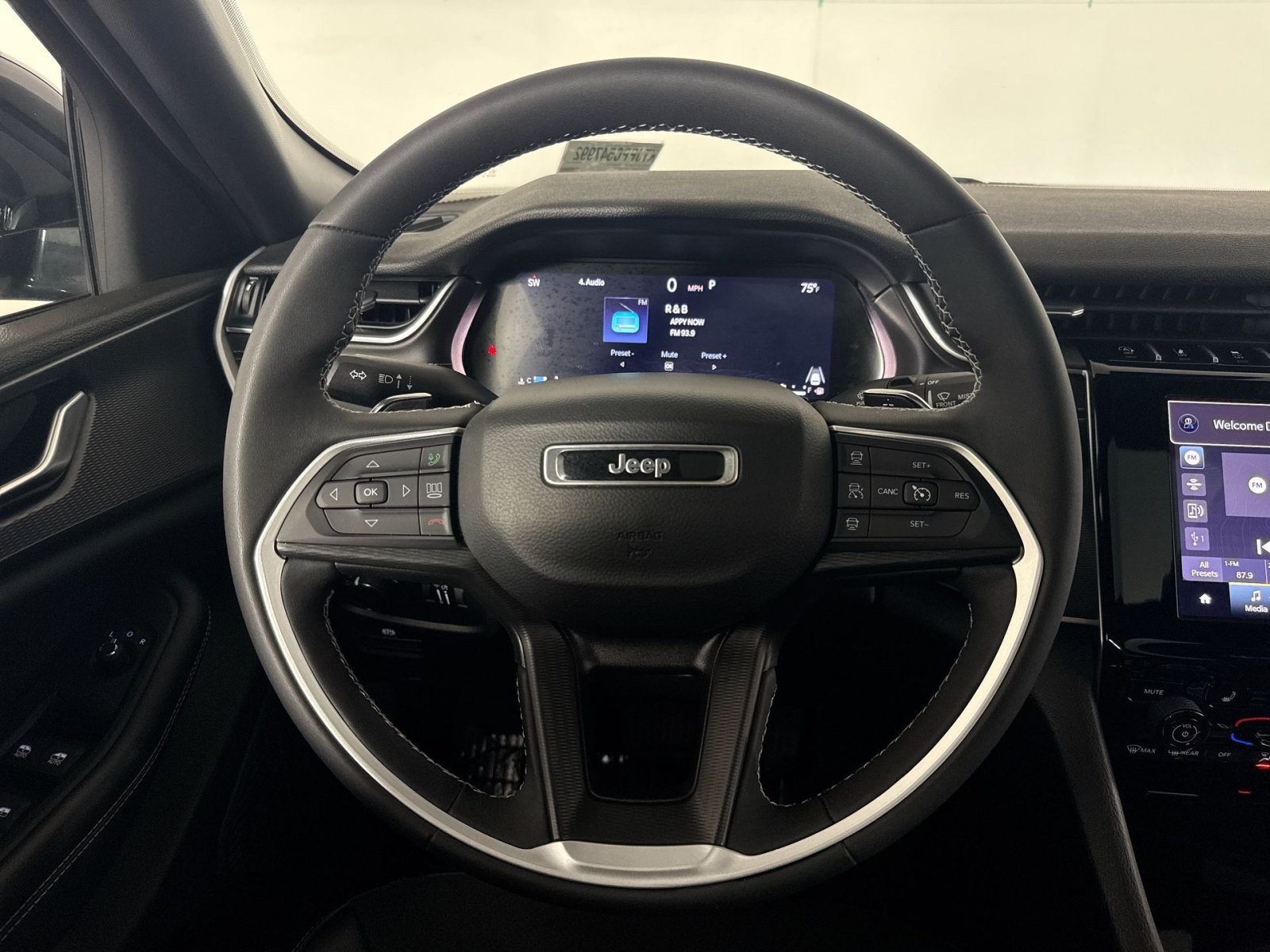 Used 2023 Jeep Grand Cherokee Altitude AWD/4WD image 16