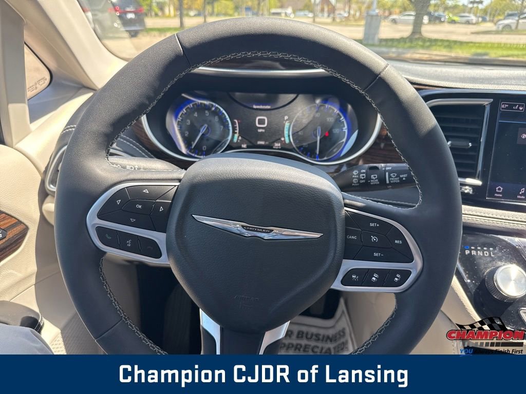 Used 2023 Chrysler Pacifica Limited FWD image 19