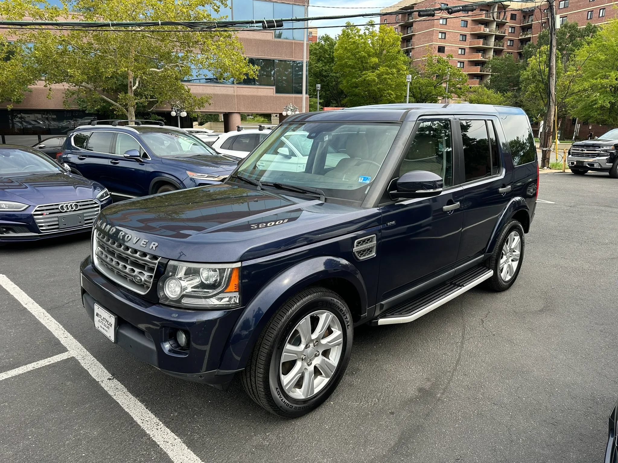 Used 2016 Land Rover LR4 HSE Silver Edition AWD/4WD image 3
