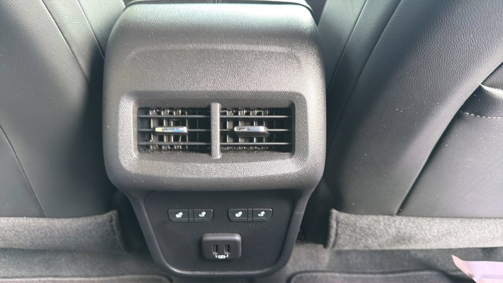 Used 2023 Chevrolet Equinox Premier FWD image 29