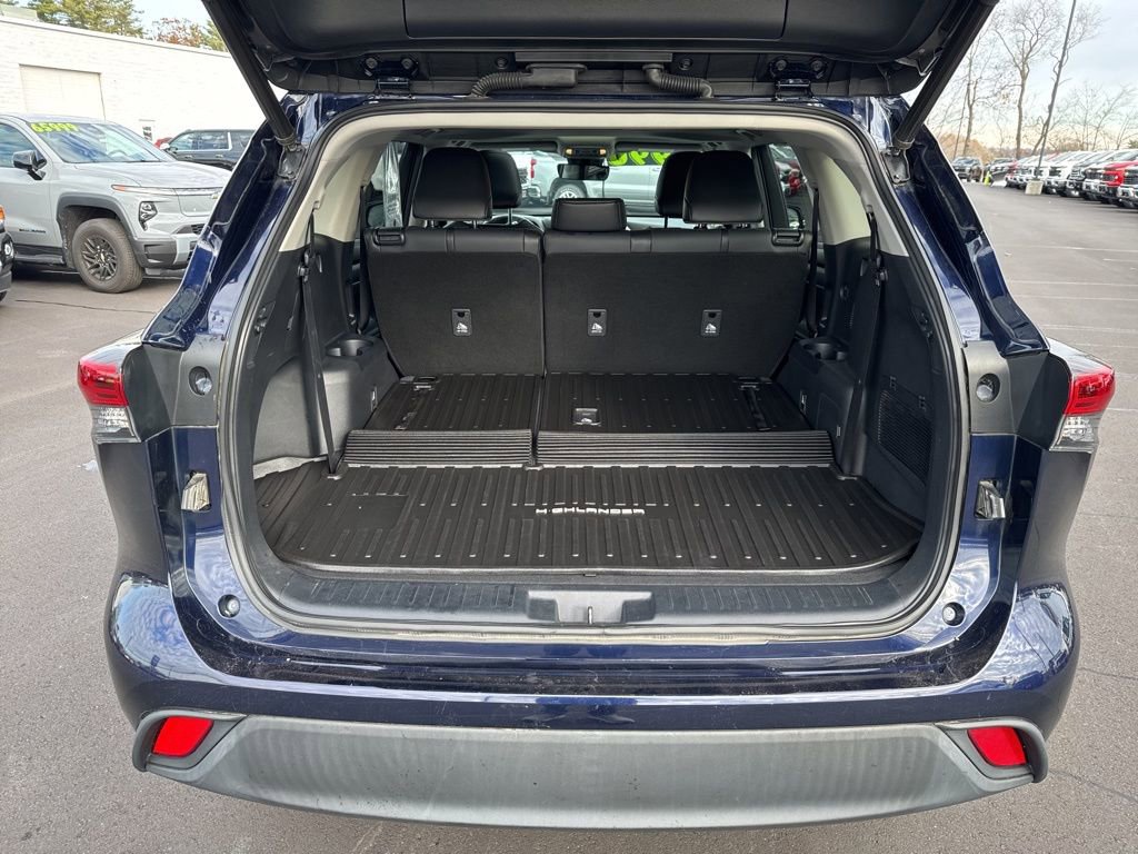 Used 2020 Toyota Highlander XLE image 5