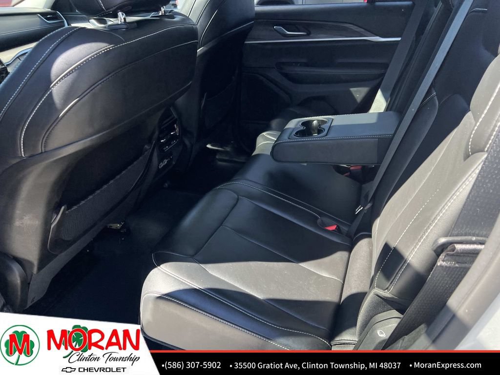 Used 2023 Jeep Grand Cherokee Limited AWD/4WD image 14