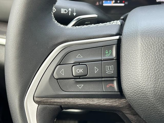 Used 2025 Jeep Grand Cherokee Limited w/ Black Appearance Package image 22