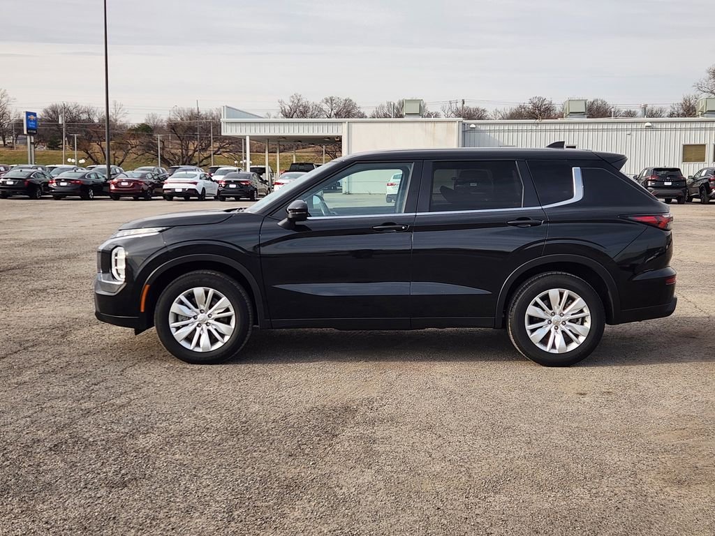 Used 2025 Mitsubishi Outlander ES image 4