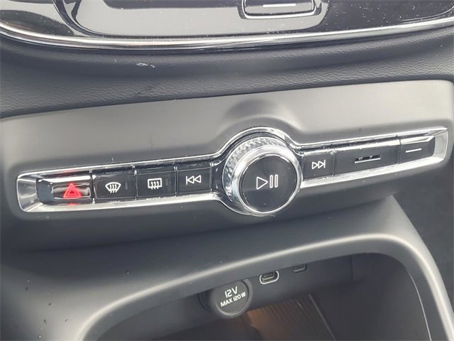 Used 2025 Volvo XC40 B5 Core image 26