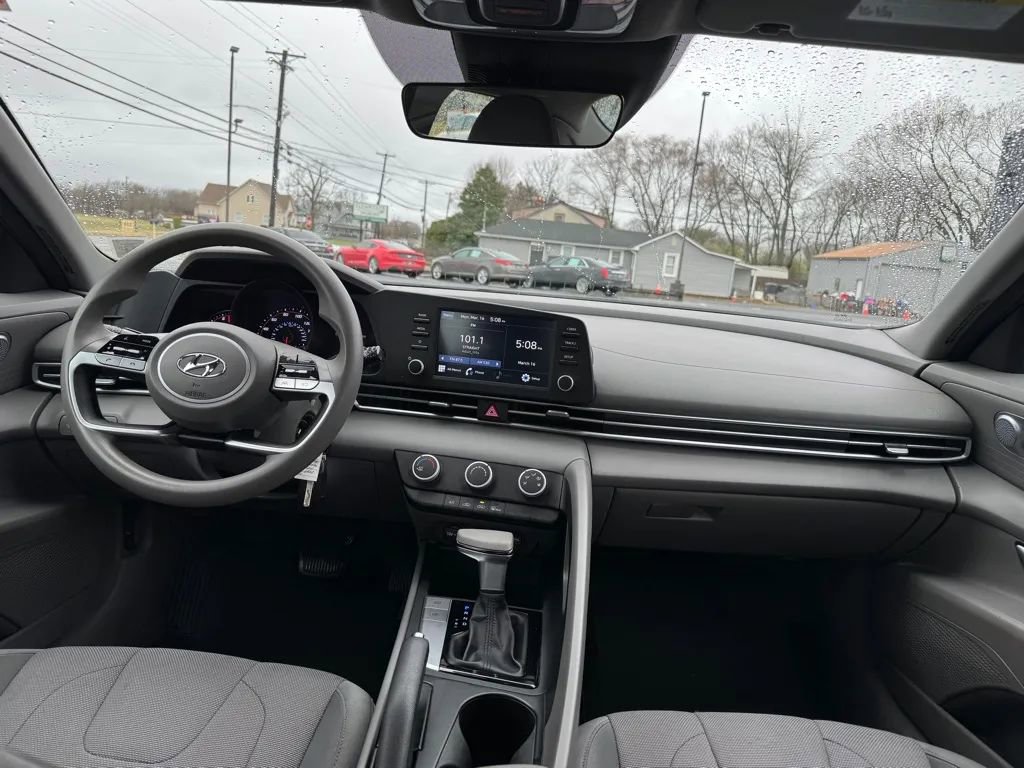 Used 2021 Hyundai Elantra SE w/ Cargo Package image 9