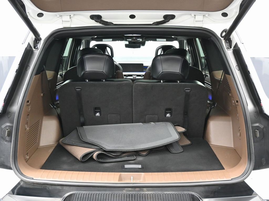Used 2024 Kia EV9 Land image 14
