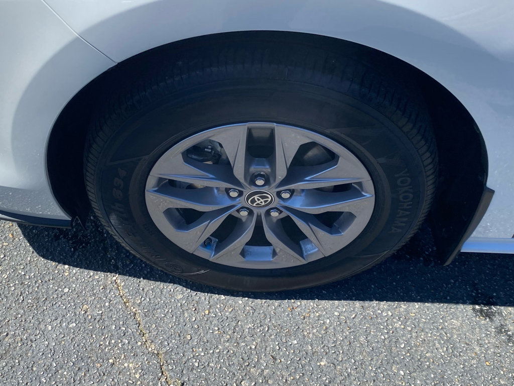 Used 2024 Toyota Sienna XLE image 16