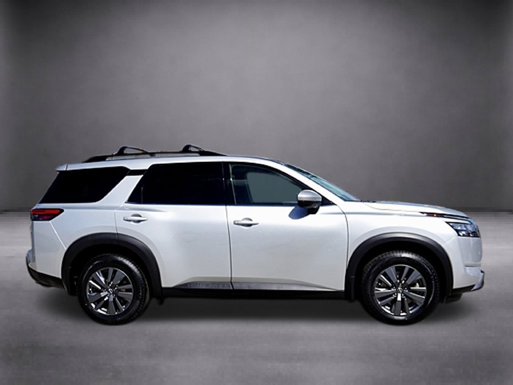 Used 2024 Nissan Pathfinder SV FWD image 3