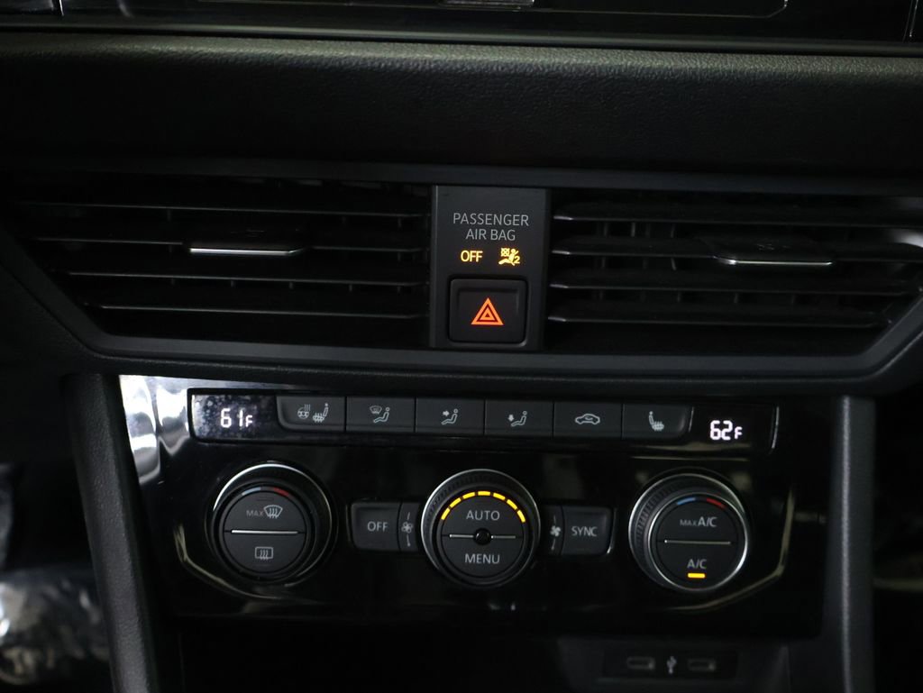 Used 2021 Volkswagen Jetta SE w/ SE Cold Weather Package image 23