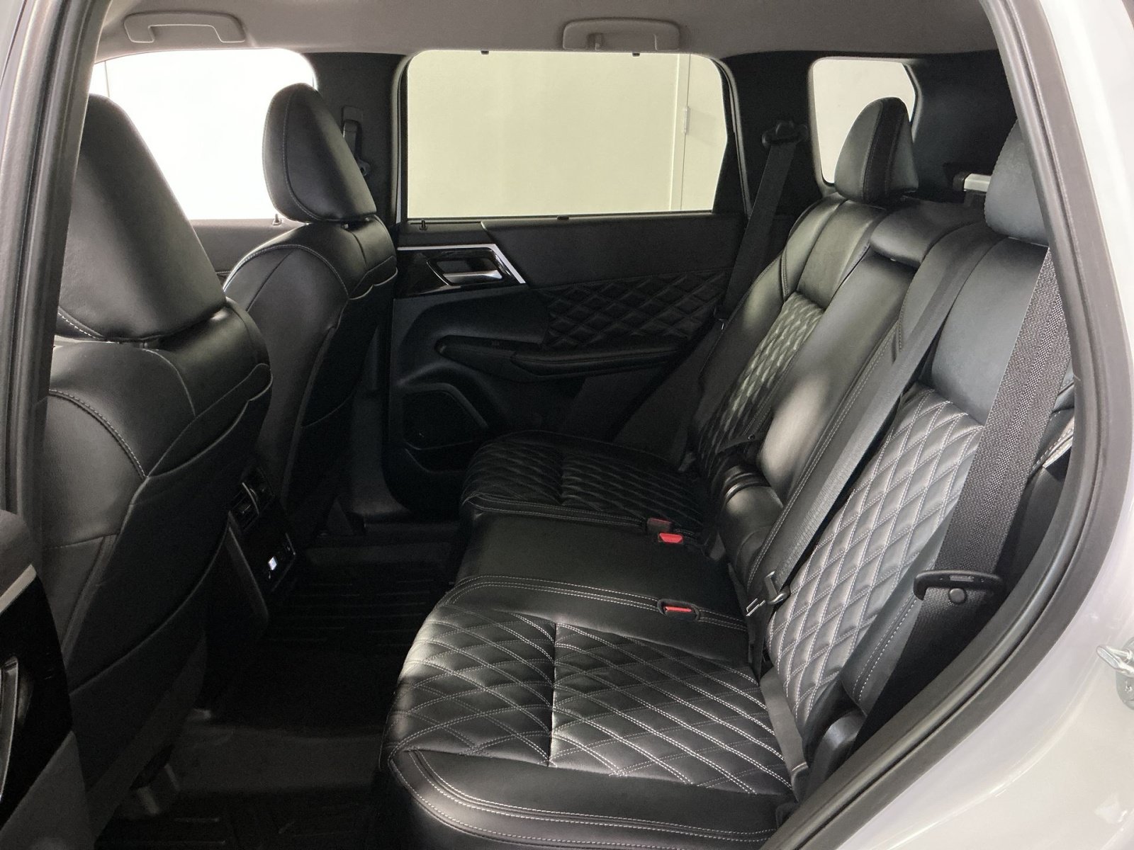 Used 2024 Mitsubishi Outlander SEL AWD/4WD image 24