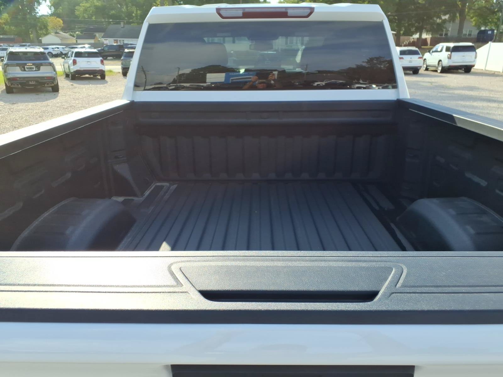 Used 2024 Chevrolet Silverado 2500 Custom w/ Custom Value Package AWD/4WD image 9