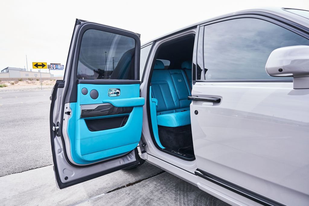 Used 2025 Rolls-Royce Cullinan Black Badge image 26