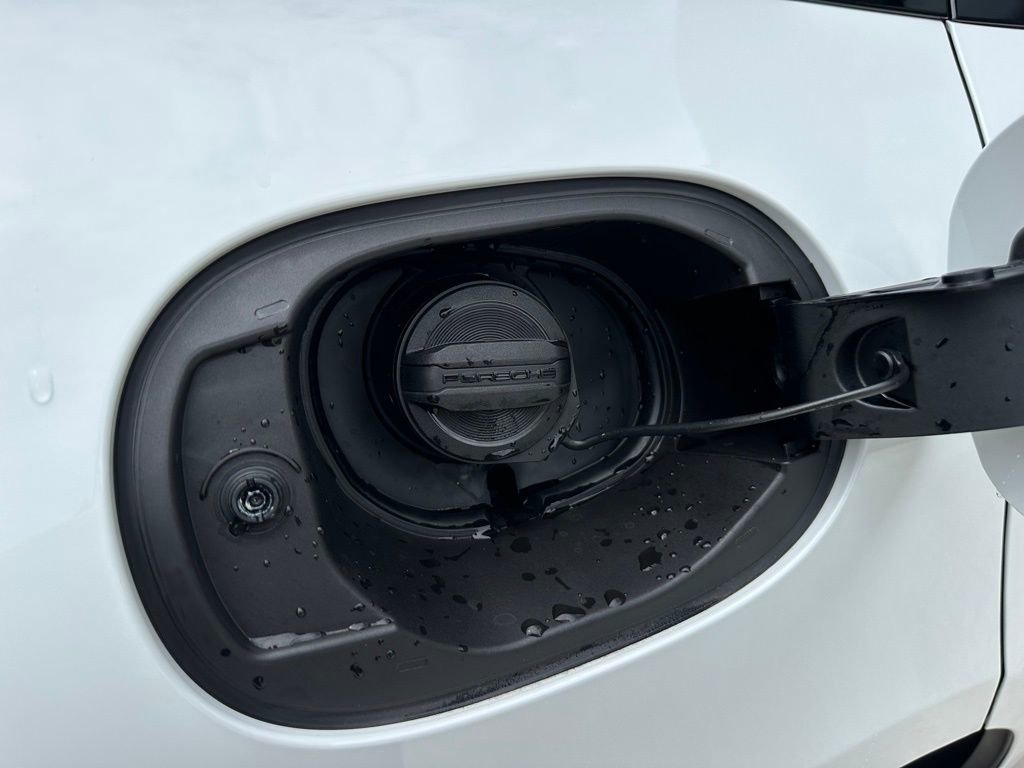 Certified 2026 Porsche Macan GTS image 40