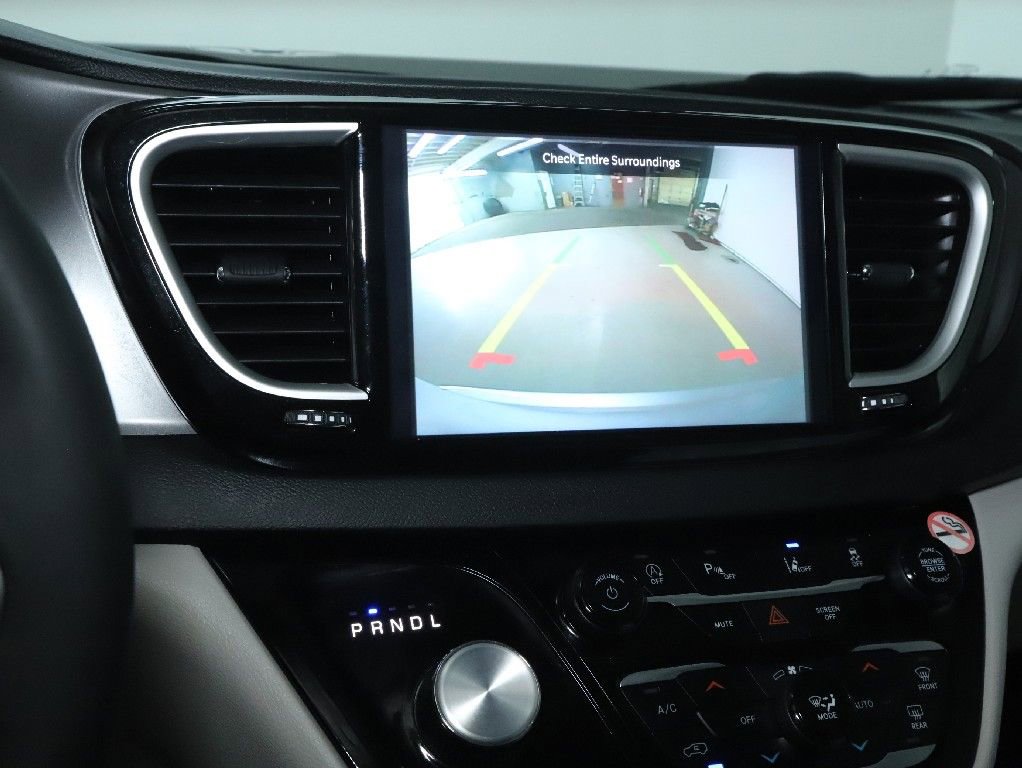 Used 2024 Chrysler Pacifica Touring-L image 29