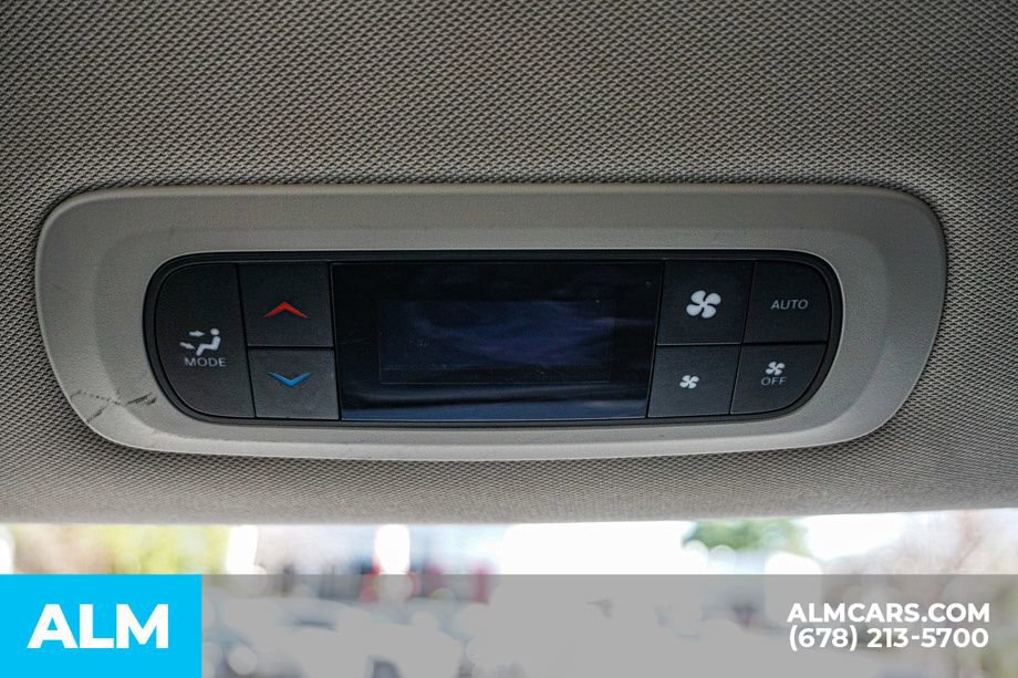 Used 2023 Chrysler Pacifica Touring-L image 38