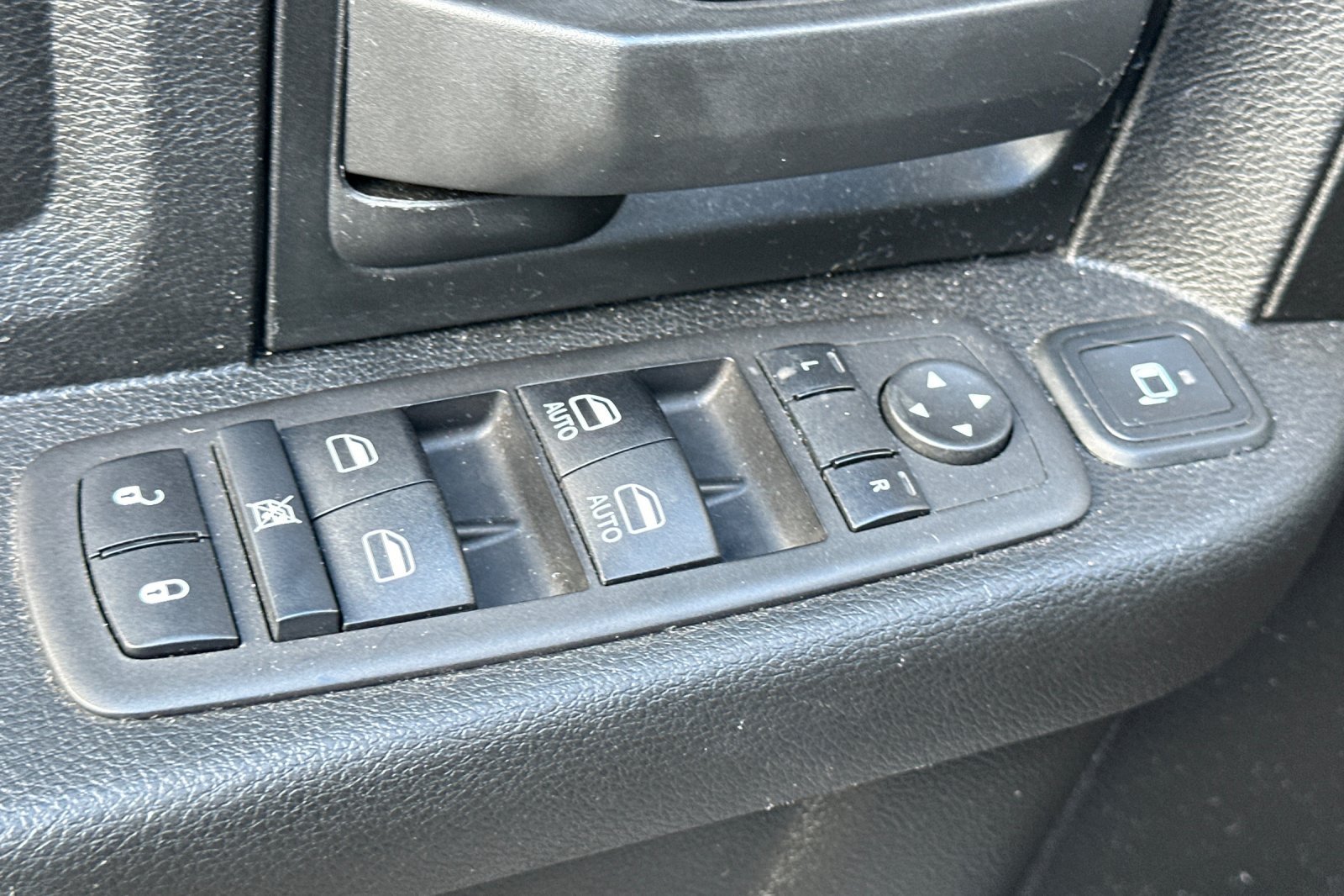 Used 2024 RAM 3500 Tradesman w/ Chrome Appearance Group AWD/4WD image 12
