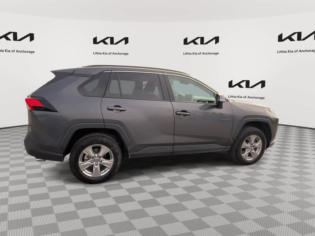Used 2025 Toyota RAV4 XLE AWD/4WD image 8