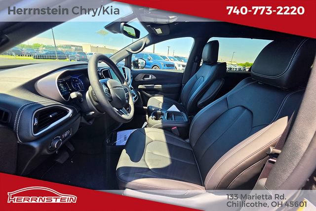 New 2027 Chrysler Pacifica Select FWD image 23