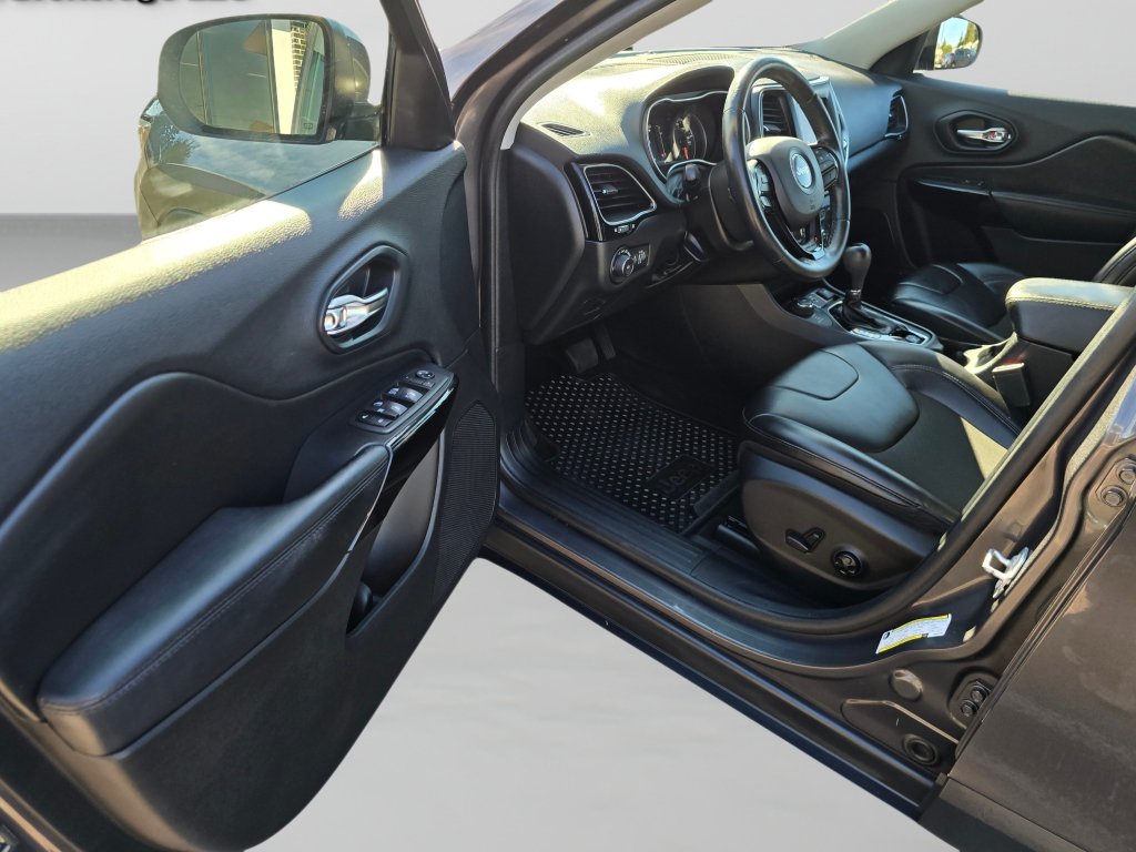 Used 2020 Jeep Cherokee Latitude Plus AWD/4WD image 20