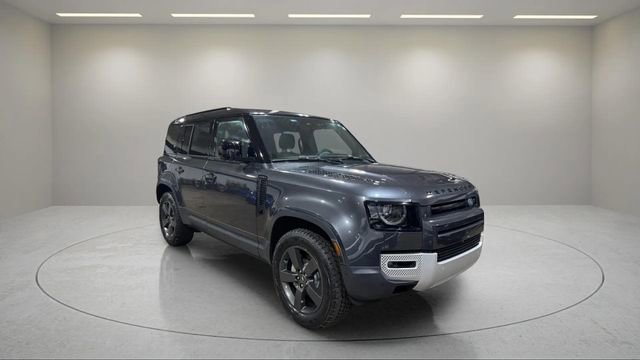 Used 2023 Land Rover Defender 110 SE image 2