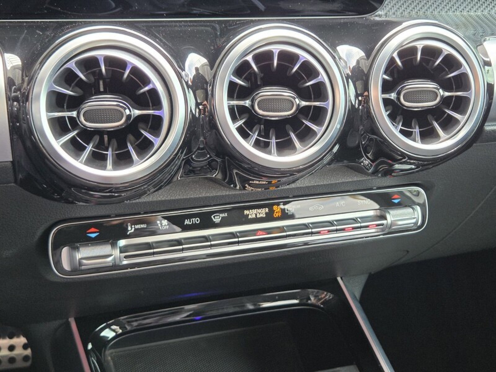 Certified 2022 Mercedes-Benz GLB 250 4MATIC image 32