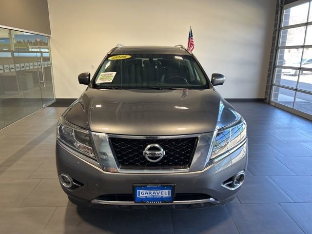 Used 2016 Nissan Pathfinder Platinum image 2