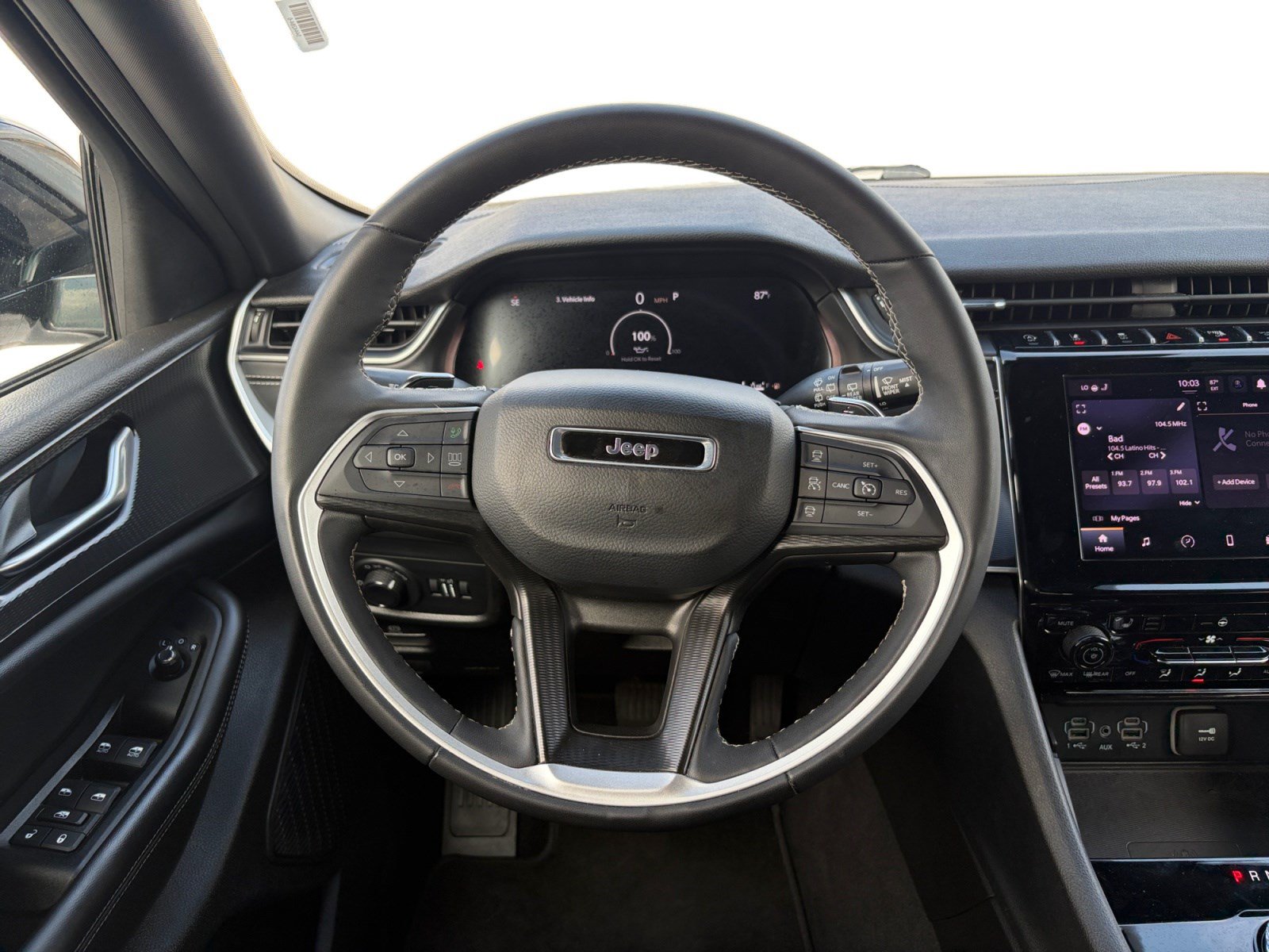 Used 2025 Jeep Grand Cherokee Altitude AWD/4WD image 13