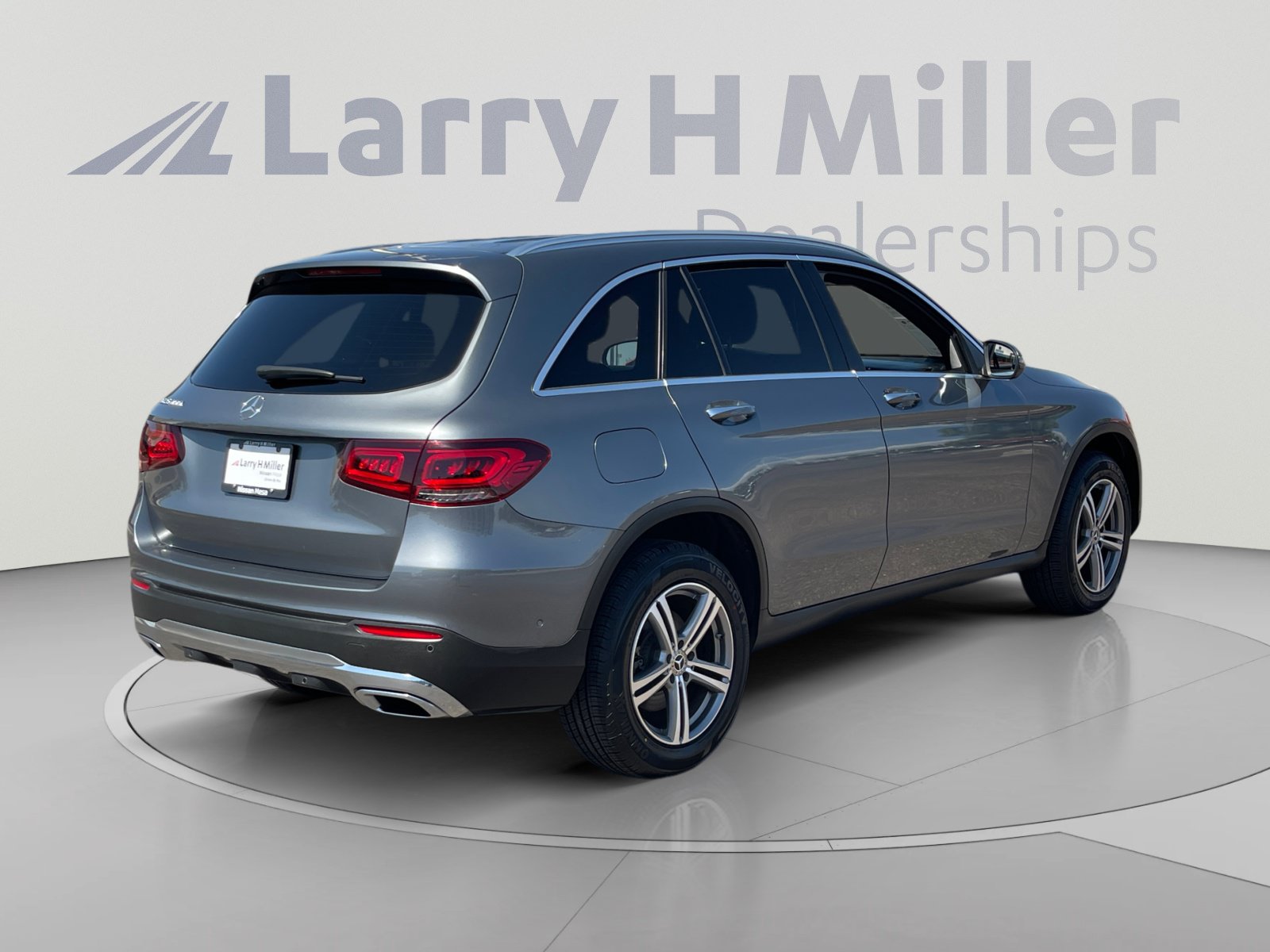 Used 2022 Mercedes-Benz GLC 300 w/ Premium Package Lite image 5