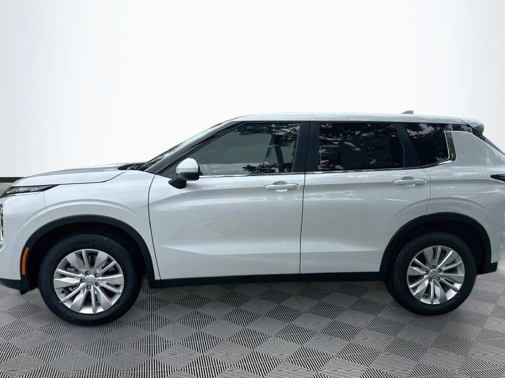 New 2026 Mitsubishi Outlander ES FWD image 8