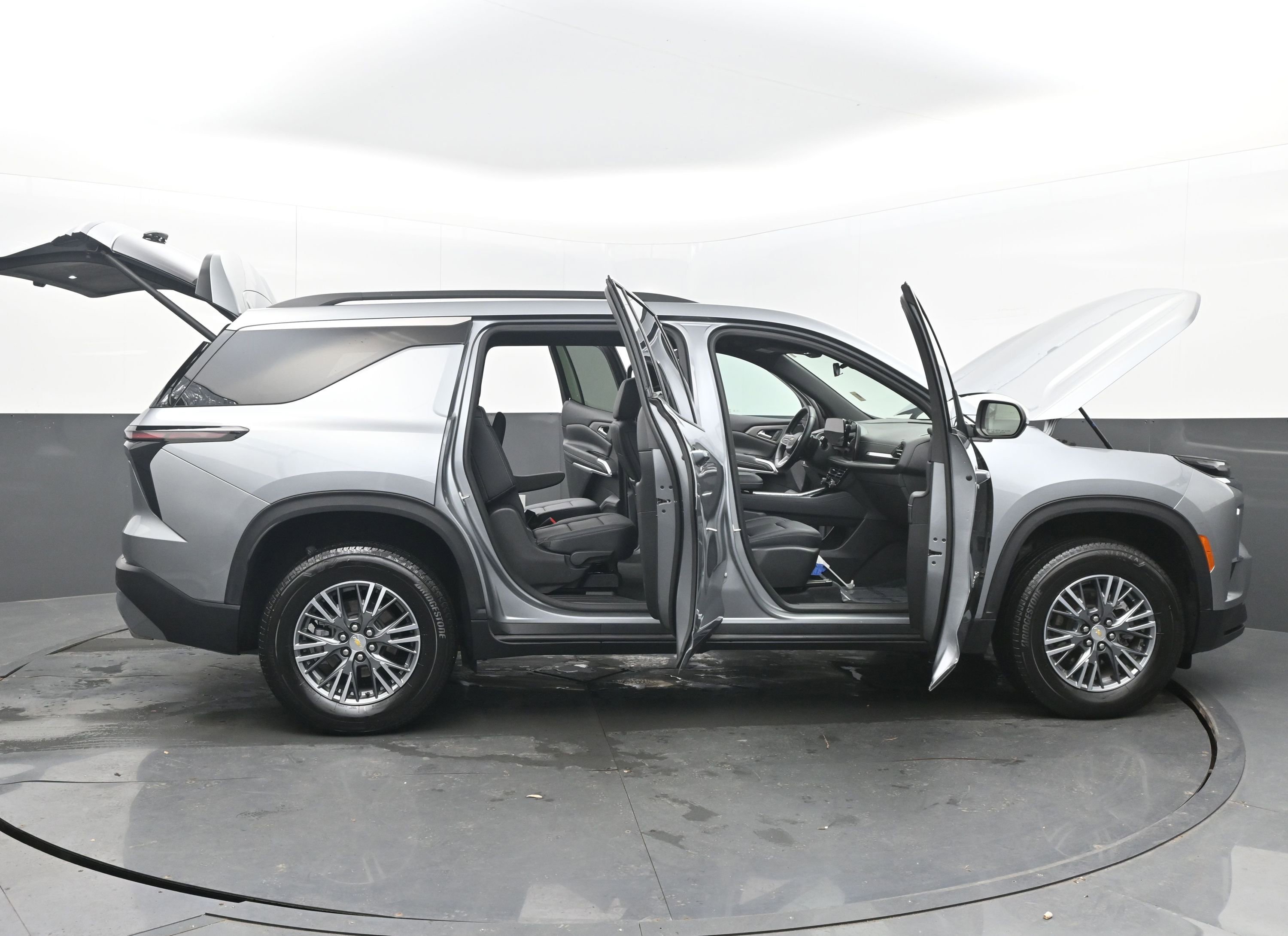 Used 2025 Chevrolet Traverse LT image 34