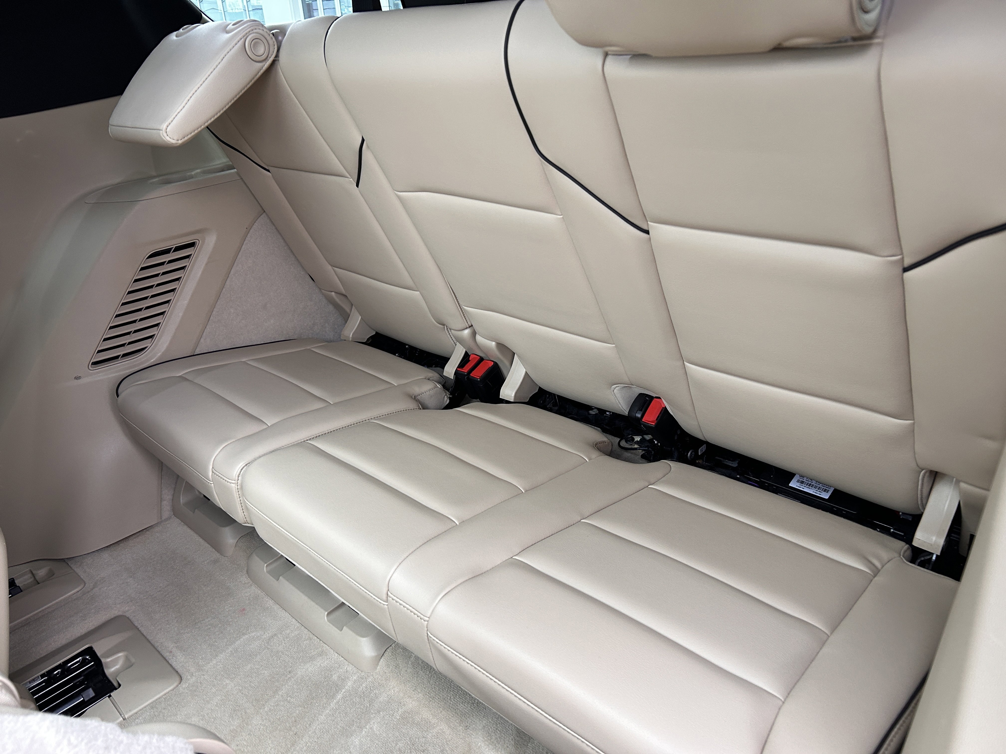 Used 2021 Cadillac Escalade Premium Luxury image 29