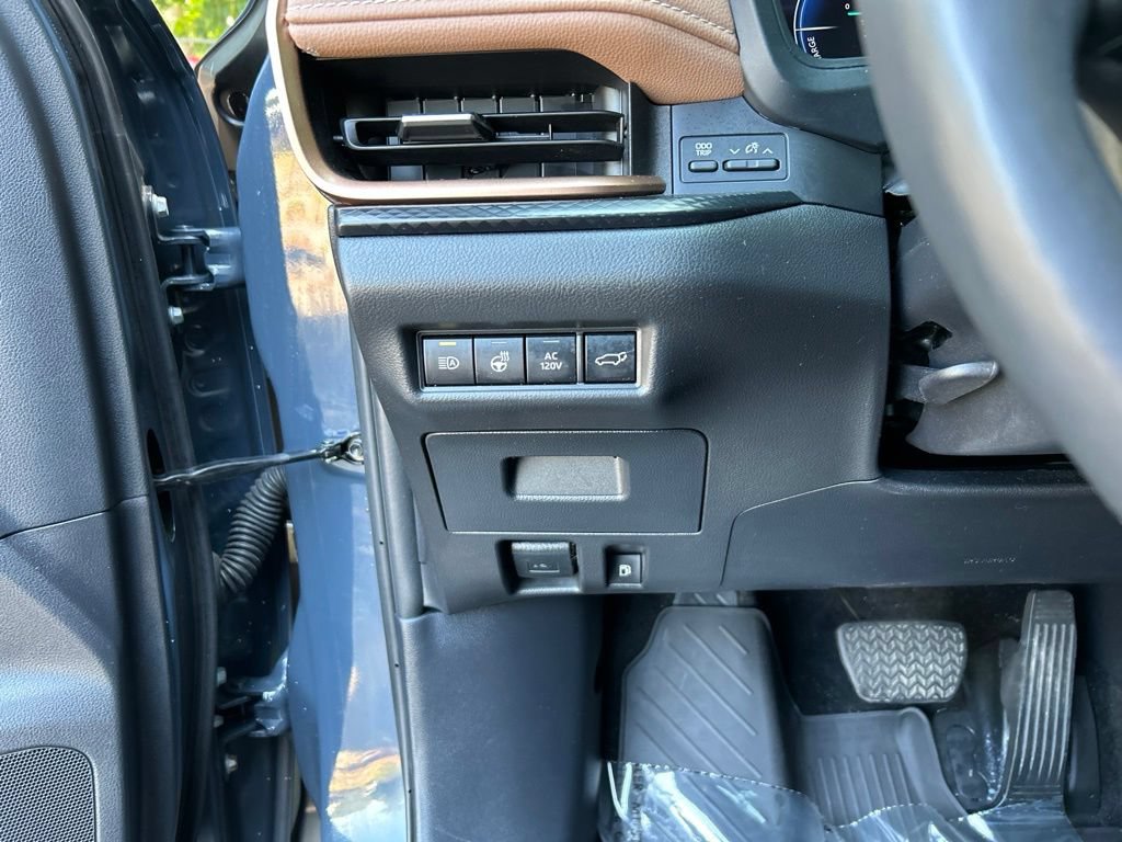 Used 2024 Toyota Grand Highlander AWD Hybrid image 25