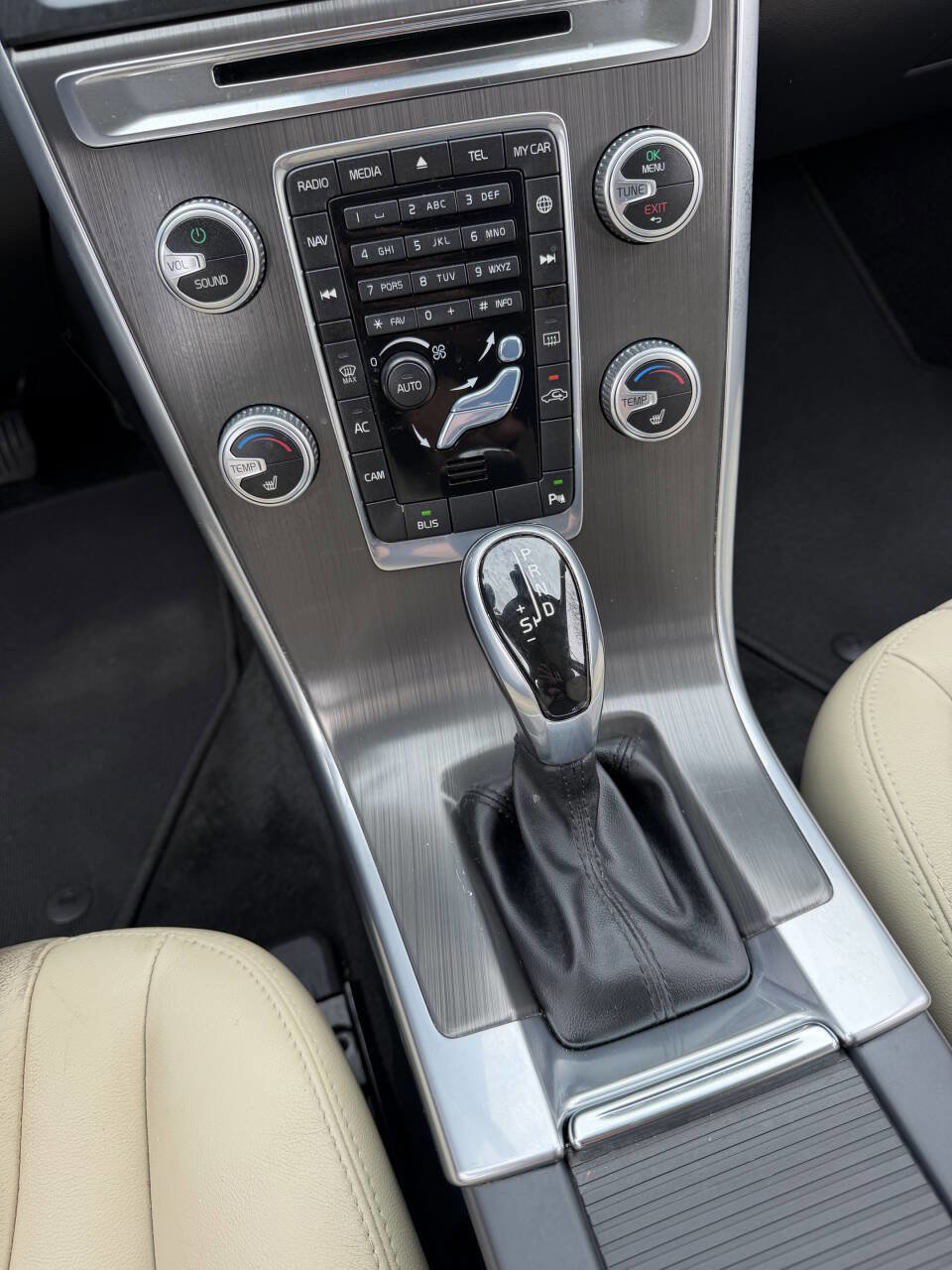 Used 2016 Volvo XC60 T5 Premier w/ Proximity Package image 22