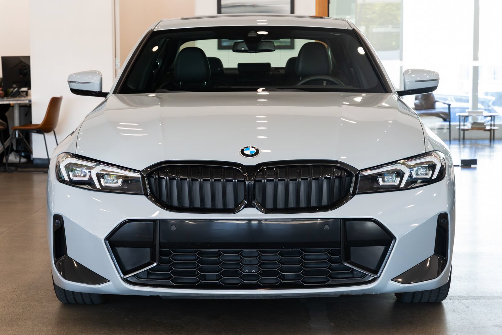 Used 2024 BMW 330i Sedan w/ M Sport Package RWD image 2