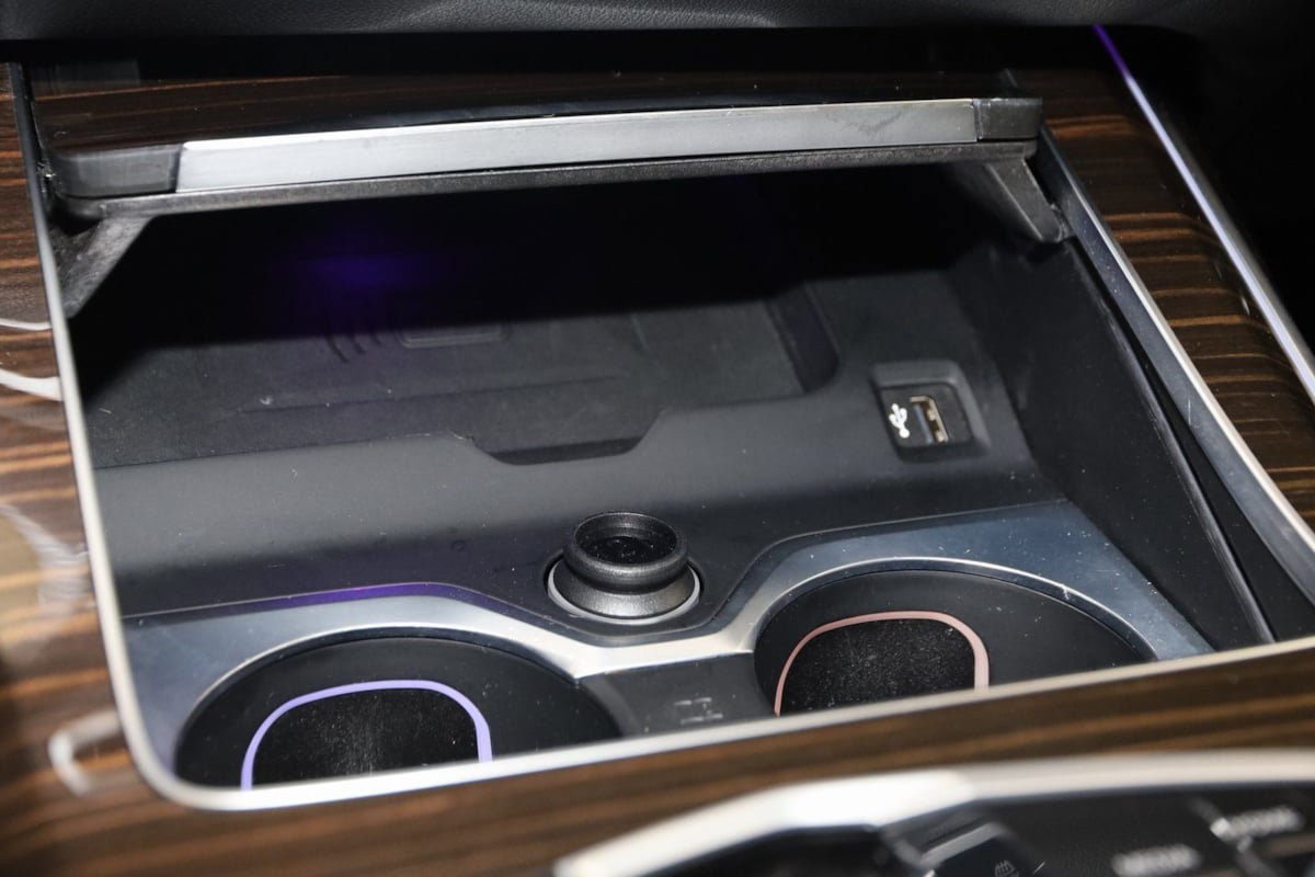 Used 2023 BMW X7 M60i w/ Executive Package image 40