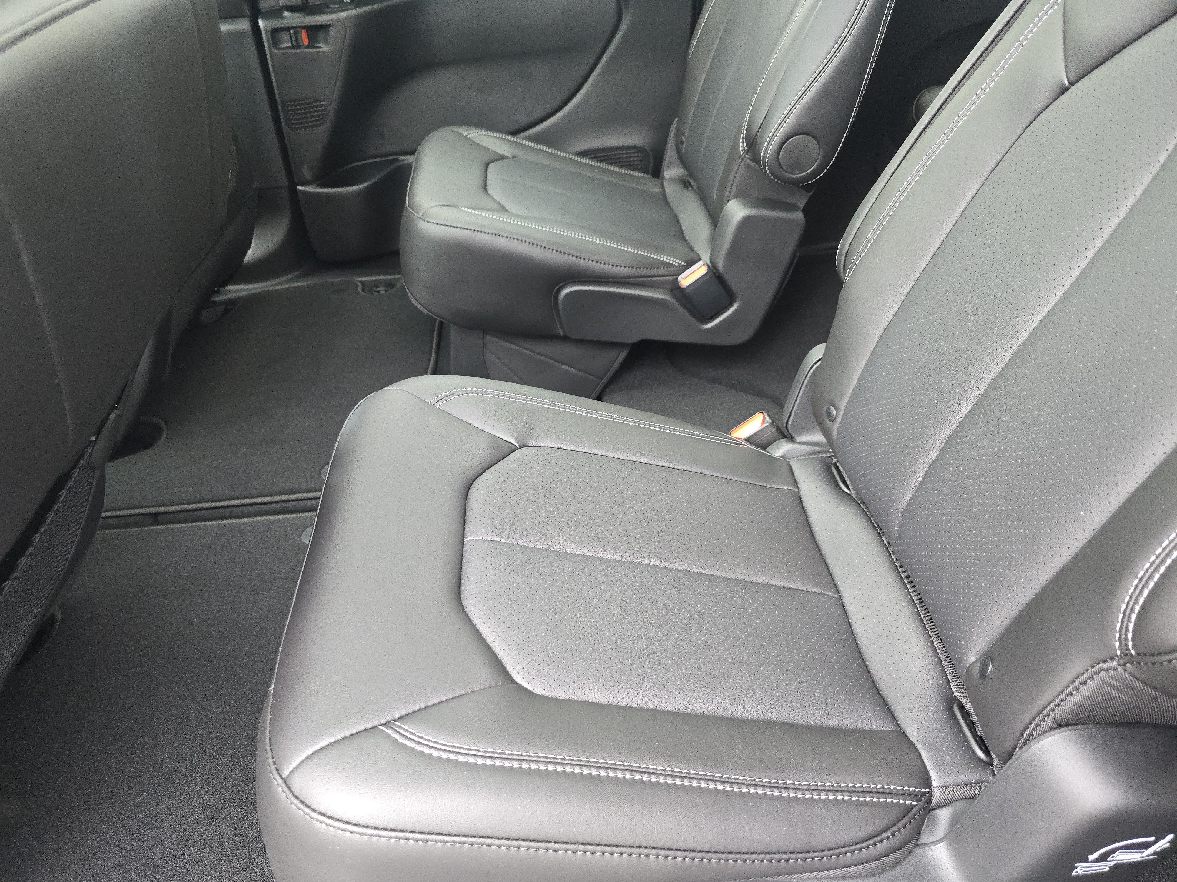 New 2026 Chrysler Pacifica Select FWD image 21