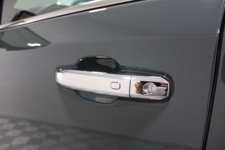 Used 2025 Chevrolet Silverado 1500 LTZ AWD/4WD image 17