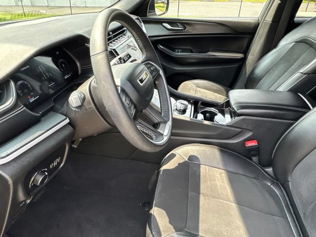 Used 2023 Jeep Grand Cherokee Altitude AWD/4WD image 7