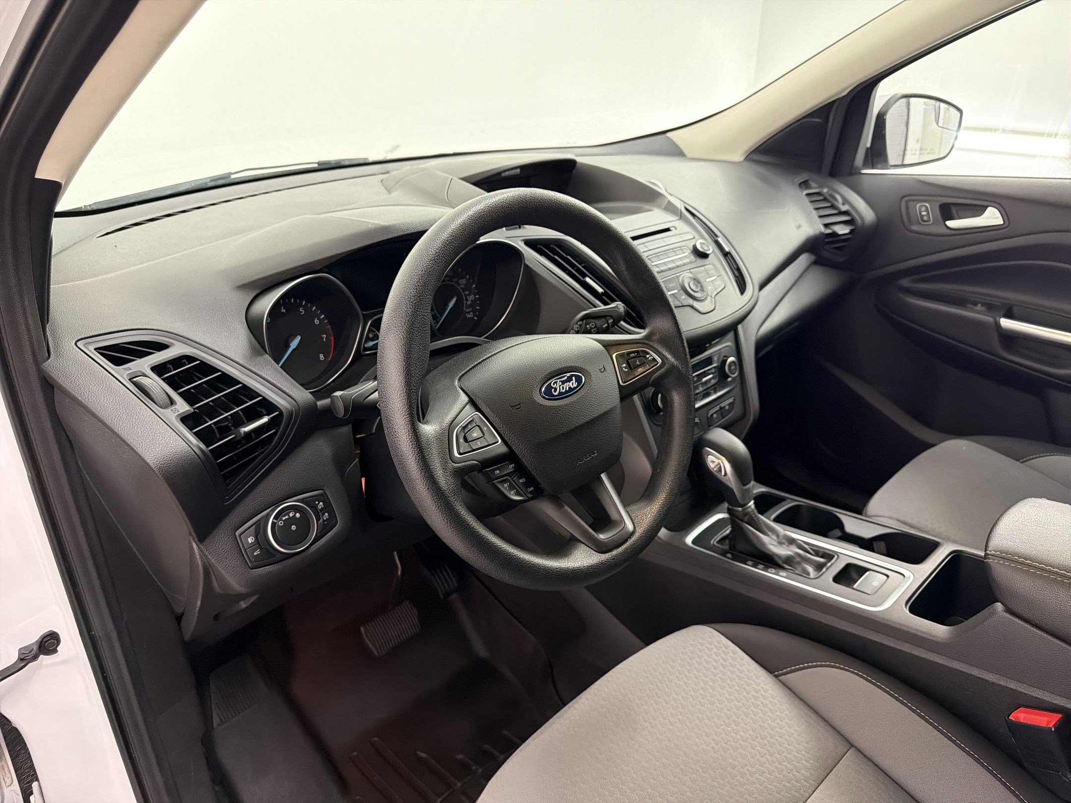 Used 2018 Ford Escape SE FWD image 4