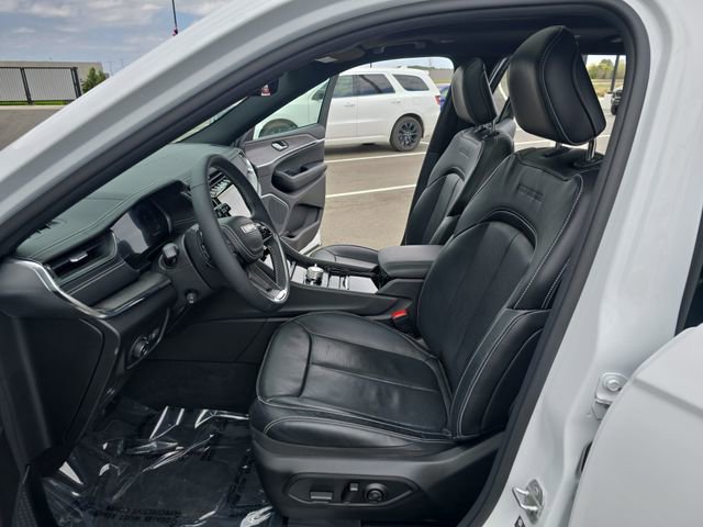 Used 2023 Jeep Grand Cherokee L Overland image 12