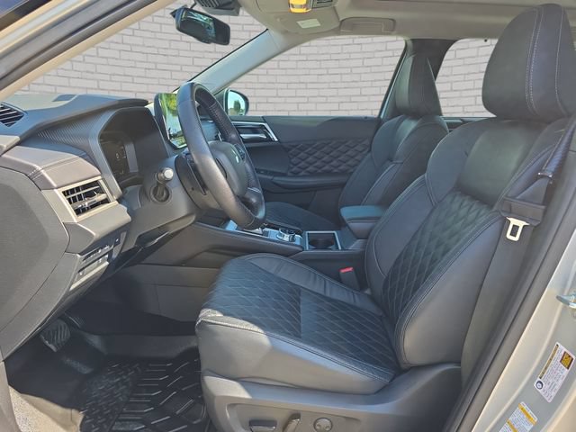 Used 2023 Mitsubishi Outlander 4WD Plug-In Hybrid image 16
