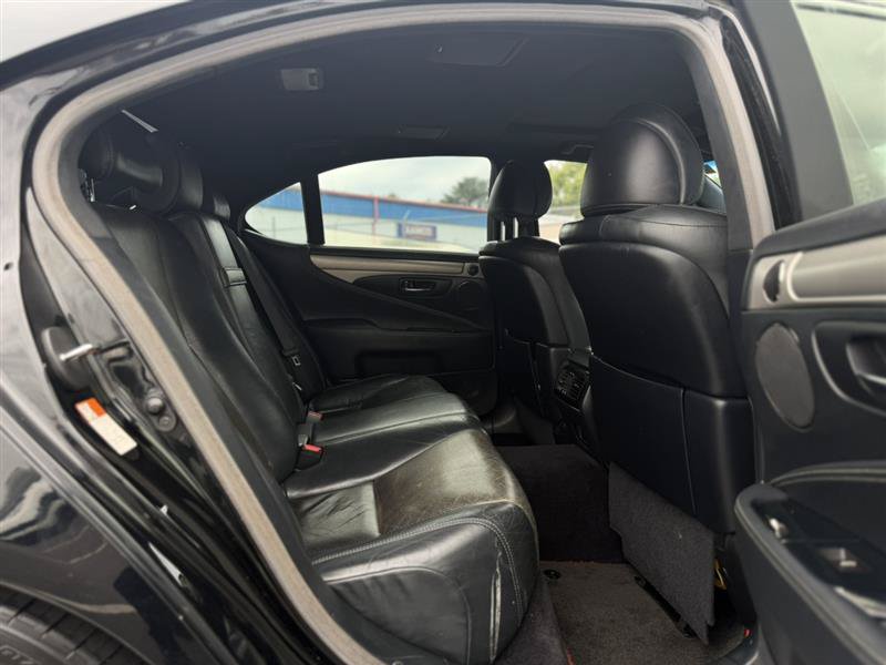Used 2015 Lexus LS 460 w/ F Sport Package RWD image 29