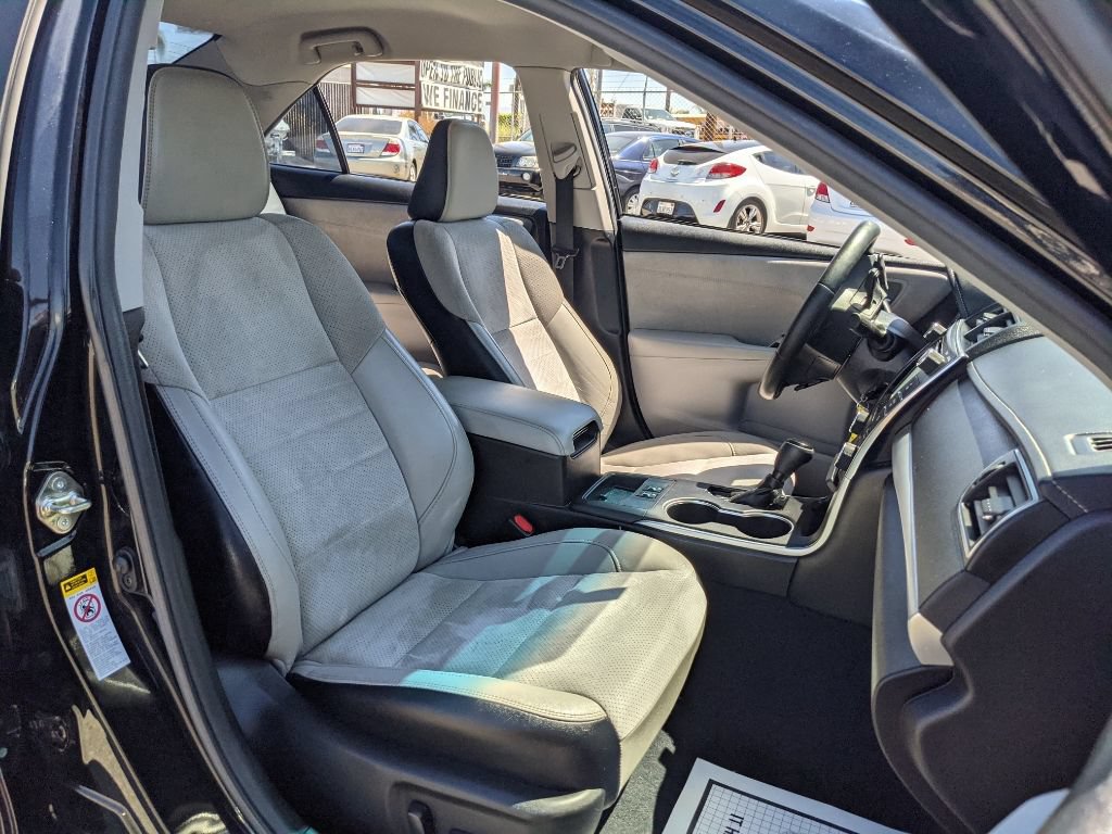 Used 2017 Toyota Camry XSE w/ Protection Package (Q2) FWD image 6